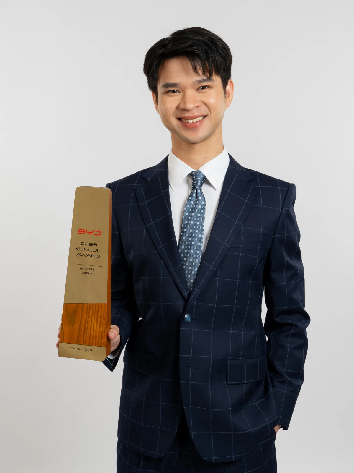 โล่รางวัล BYD KUNLUN Award 2025 ของ Hi-Class Group