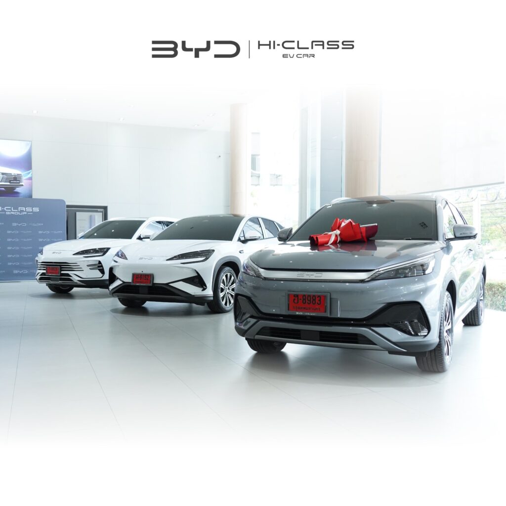 บรรยากาศครอบครัวสุดอบอุ่นในวันรับมอบรถยนต์ไฟฟ้า BYD ที่โชว์รูม BYD Hi-Class